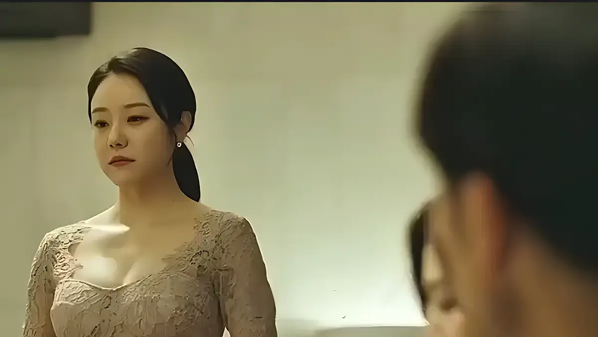 《漂亮的保姆》全集中字未删减版在线看-韩国大尺度伦理剧漂亮的保姆-小保姆男主人深夜秘密-高清画质免费播放