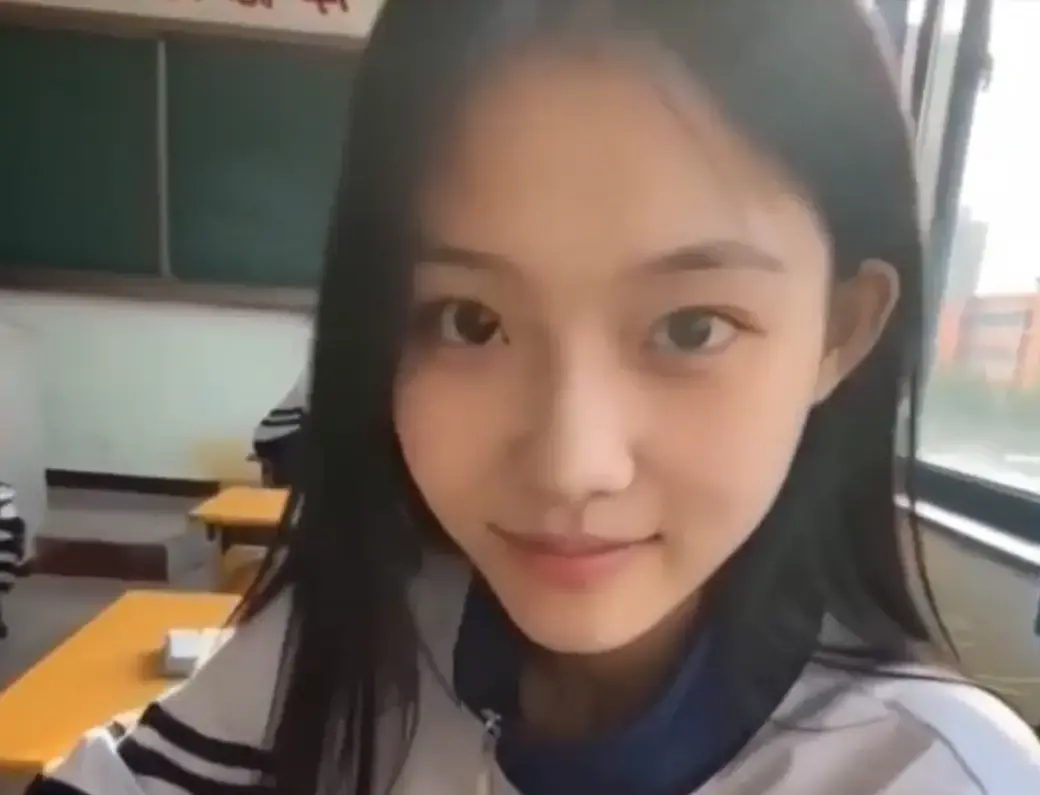 黄果AI短剧《我的十八岁女友》无删减版免费在线观看-4K蓝光画质高甜治愈-结局太甜追完又想谈恋爱-星空影院独家热播同步更新
